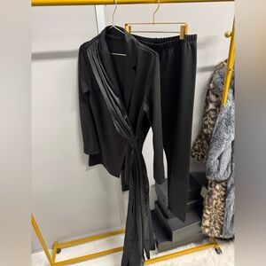 Draping Blazer Jacket And Skinny Fit CrepeTrousers
Blaze Sashes Two Piece Set